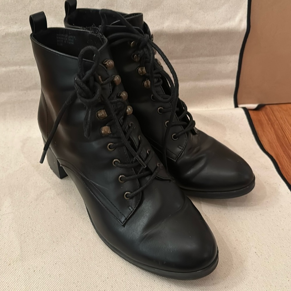 LOFT Lace Up Short Vegan Leather Heel Boot with zipper size 8.5